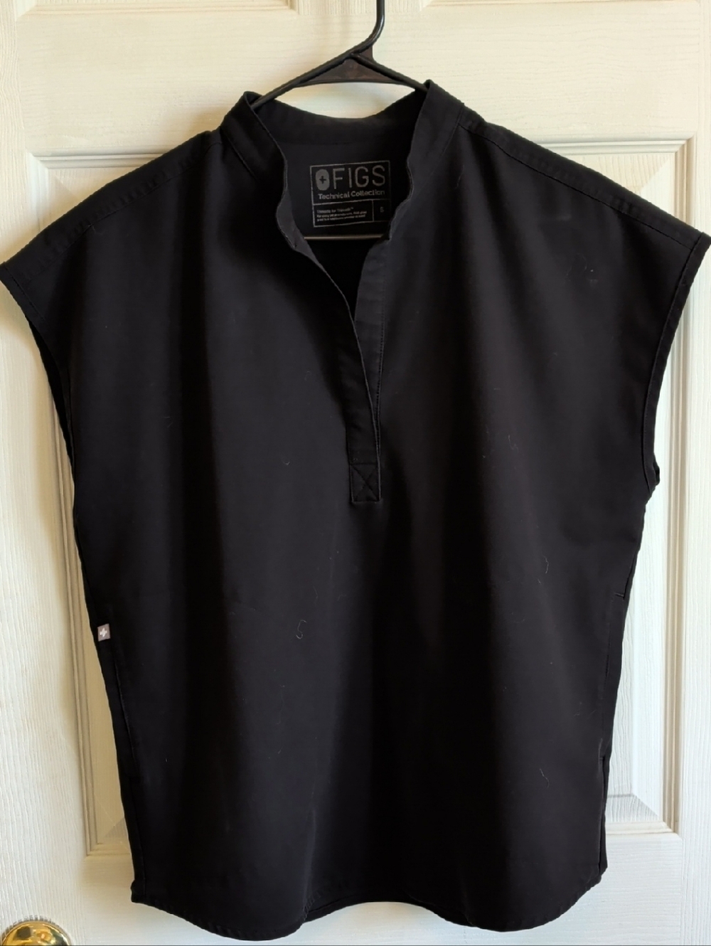 FIGS Black Women's Raphaela Scrub Top